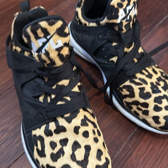 Cheetah Print APL Sneakers - Like New - Size 8.5 Super Comfortable - Picture 2 of 6